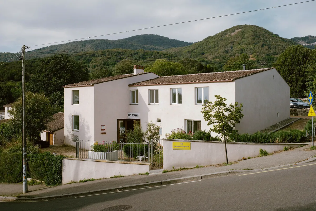 Maison sur une rue en pente à Saint-Étienne